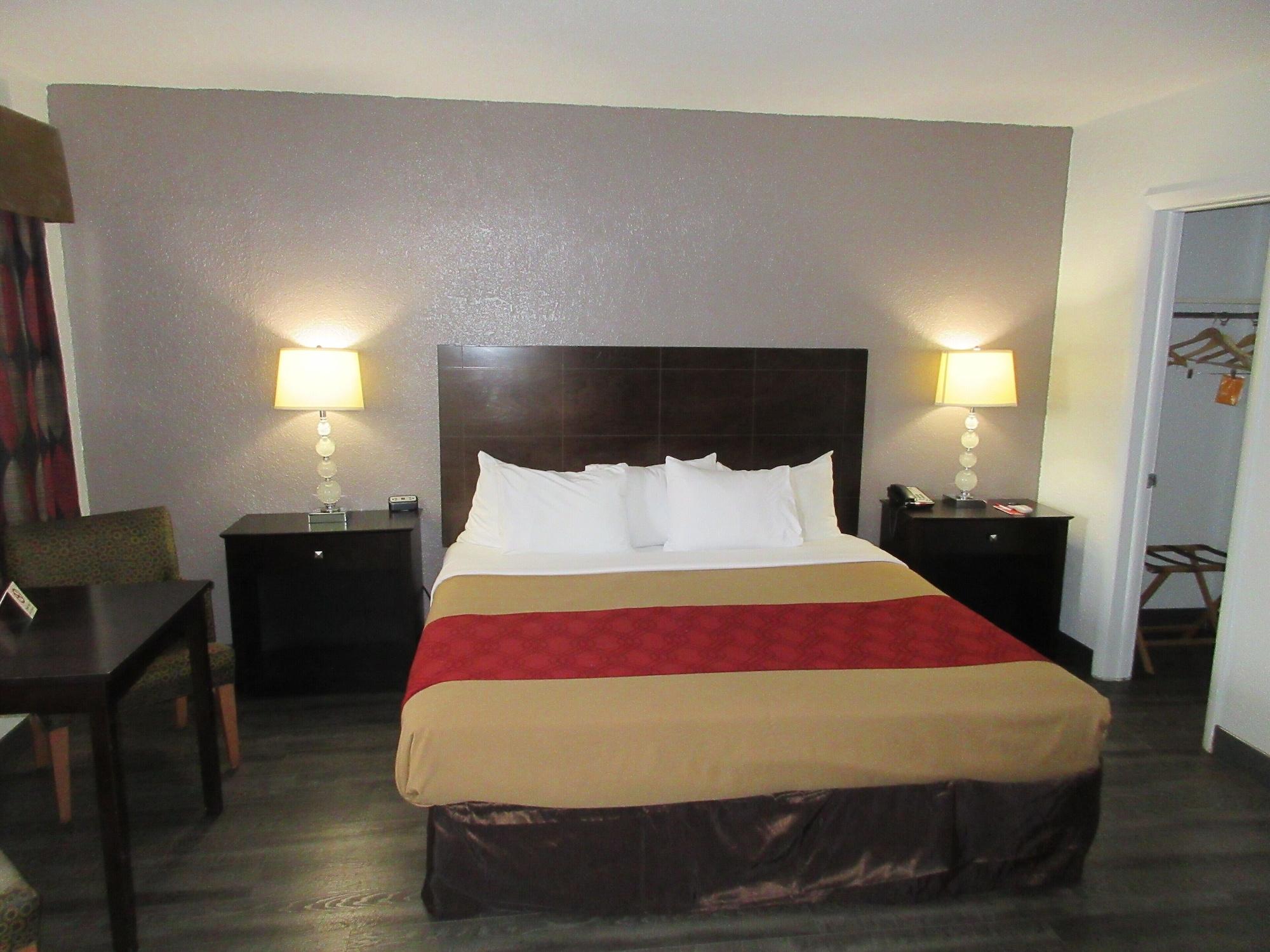 Lauderdale Gardens & Ft Lauderdale International Airport *