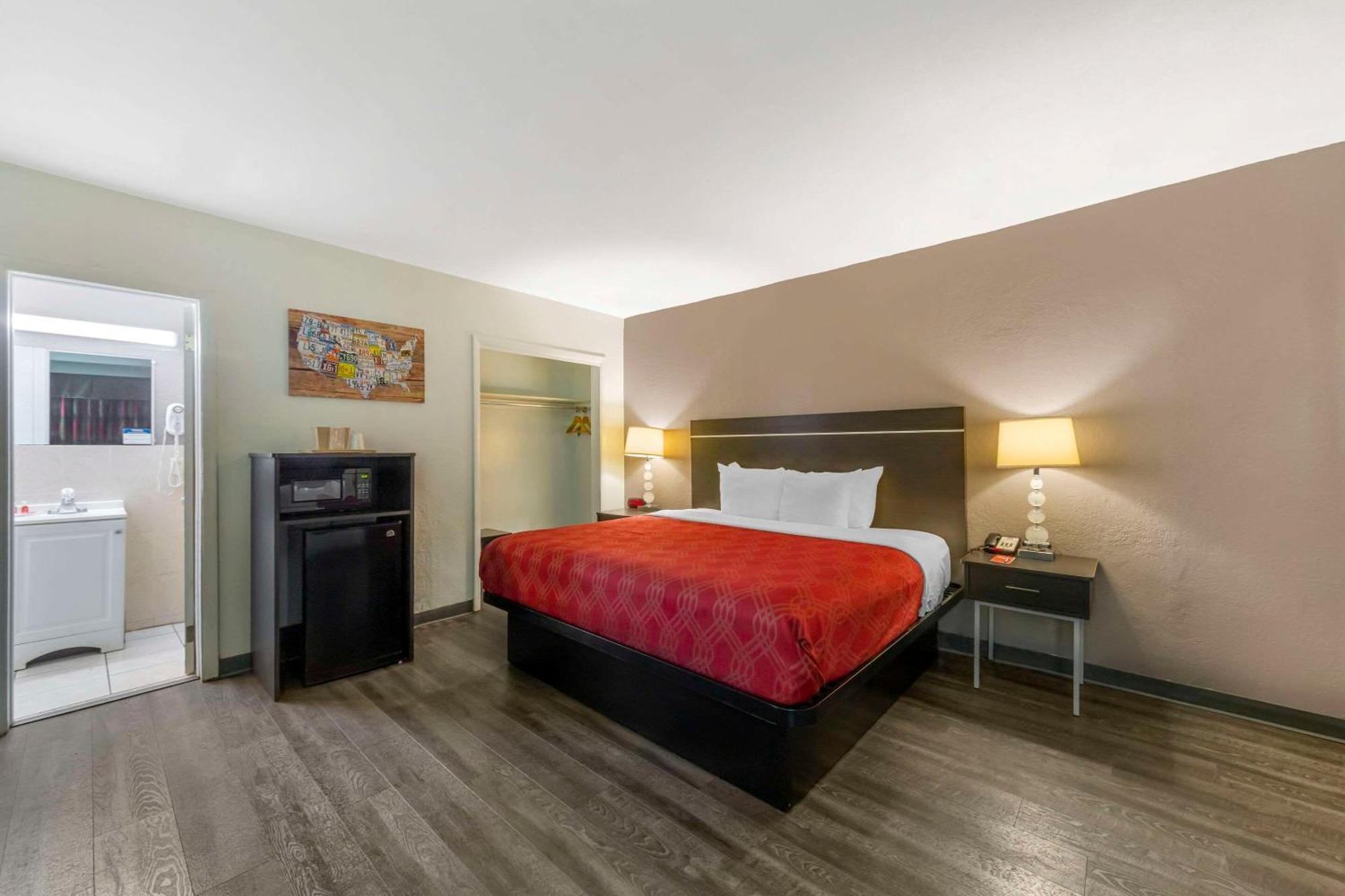 Lauderdale Gardens & Ft Lauderdale International Airport *