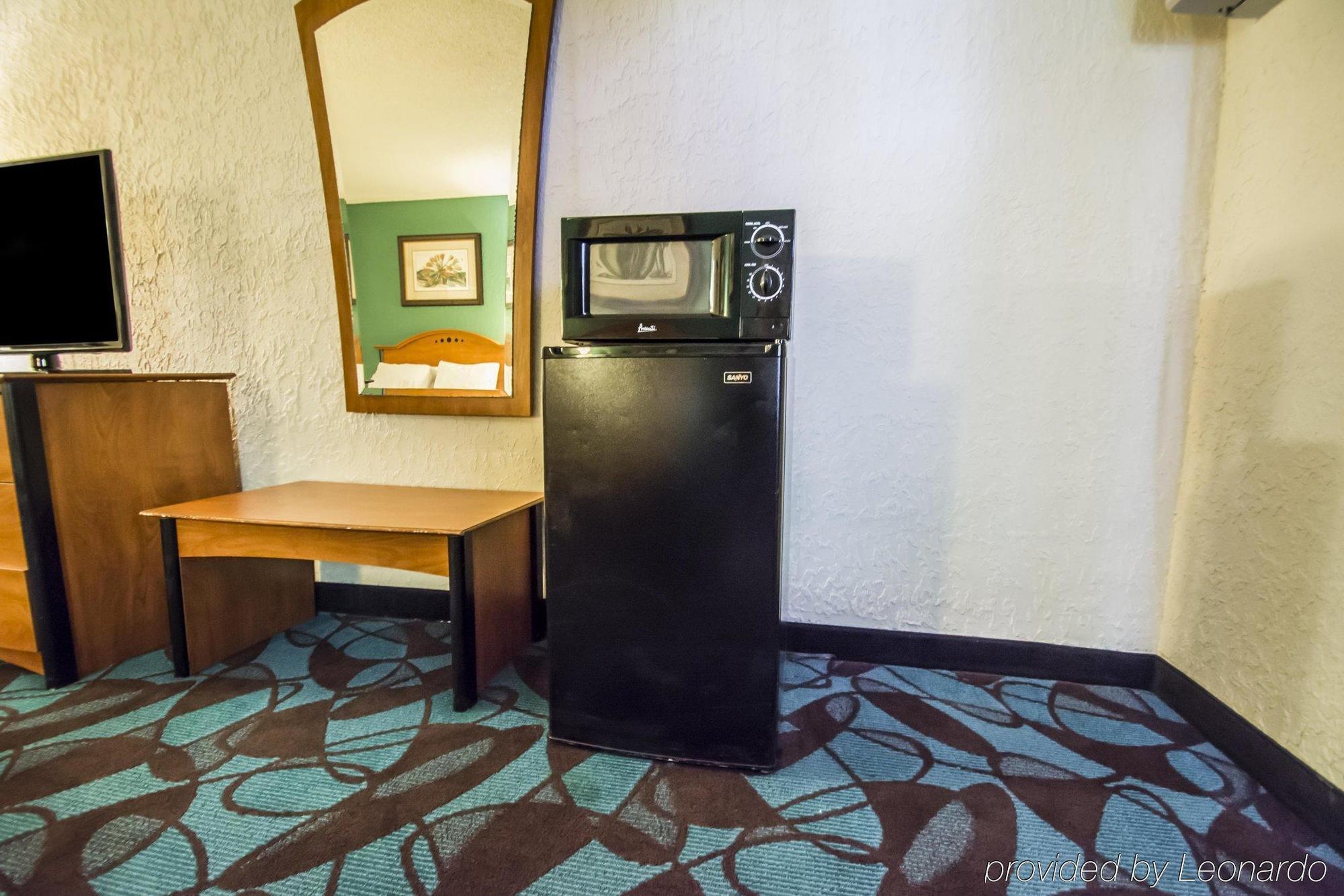 Lauderdale Gardens & Ft Lauderdale International Airport *